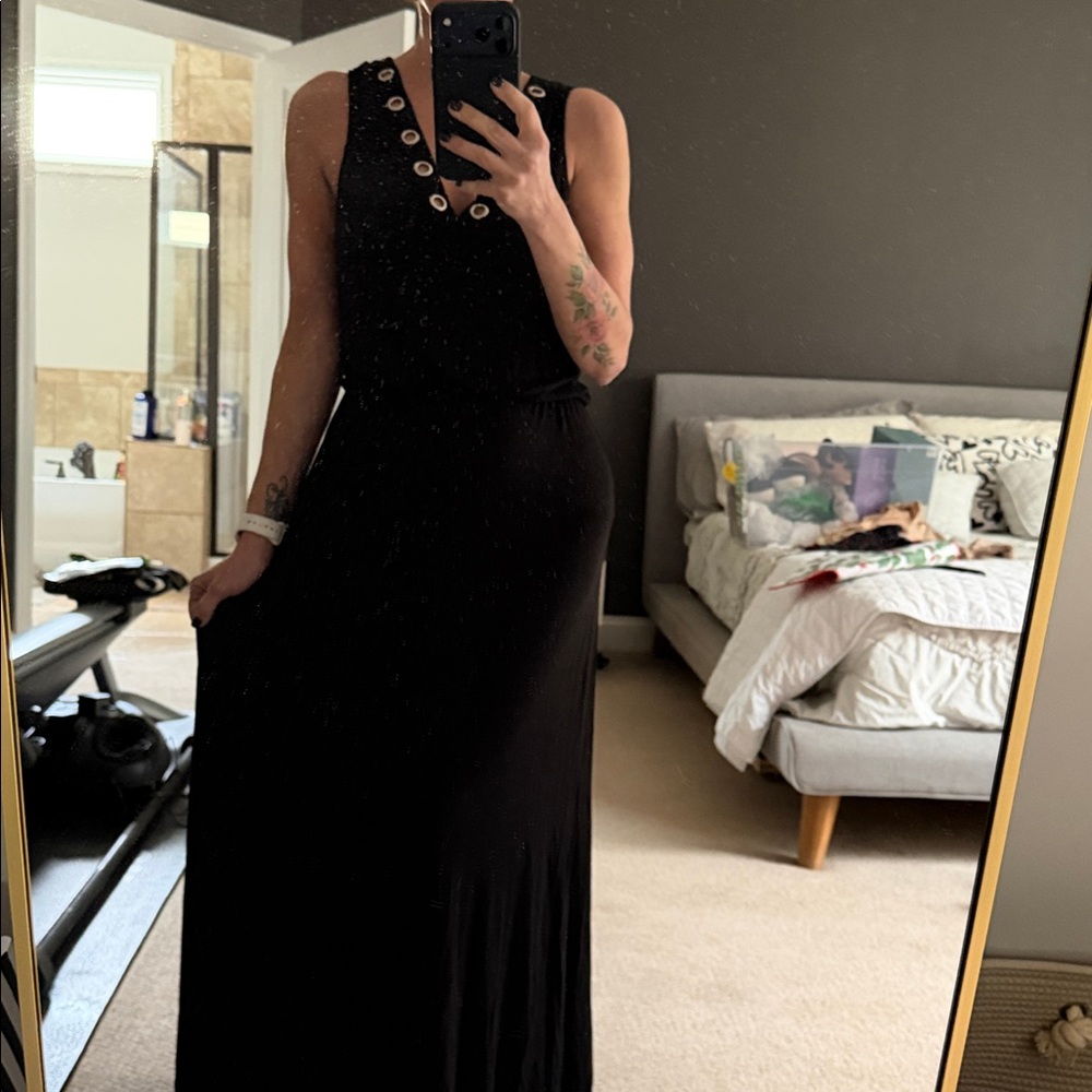 Elegant Black Maxi Dress - Picture 3 of 5